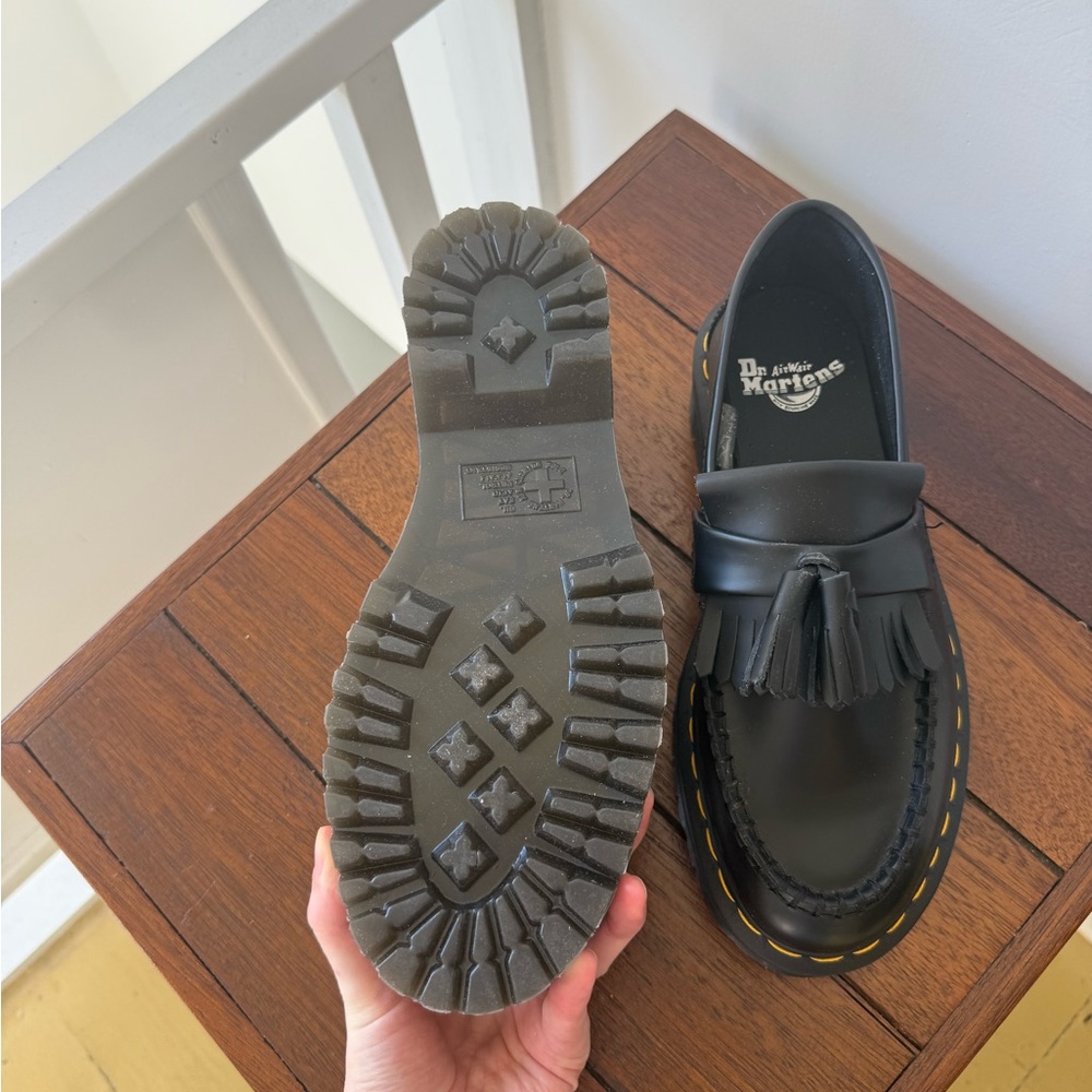 Dr. Martens Black women Platform Dress Shoes with Tassels NWT (fits like w9)